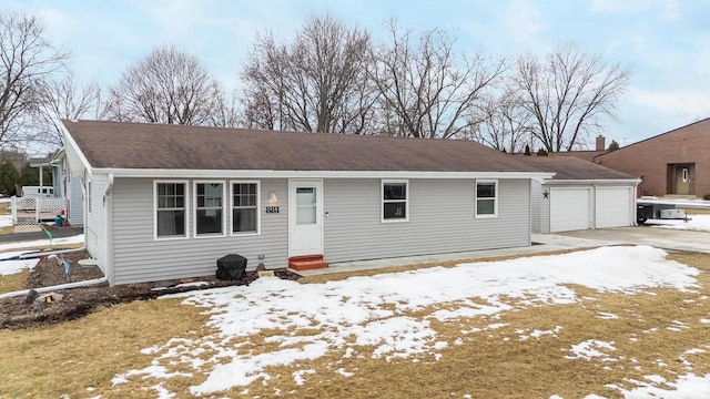 single story home featuring entry steps and roof with shingles