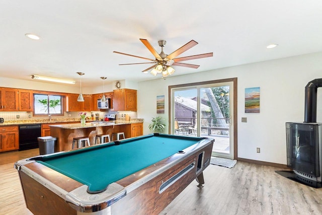 game room featuring a ceiling fan, recessed lighting, pool table, light wood finished floors, and baseboards