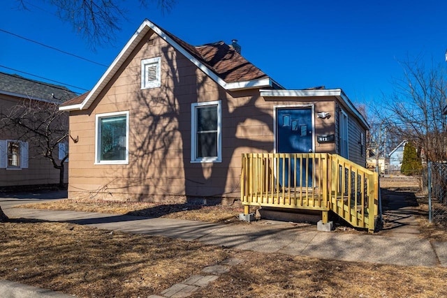 view of front of house featuring fence