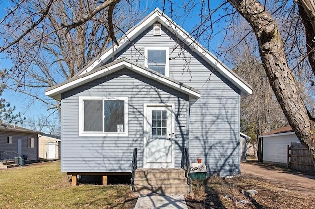 view of front of home featuring a front lawn