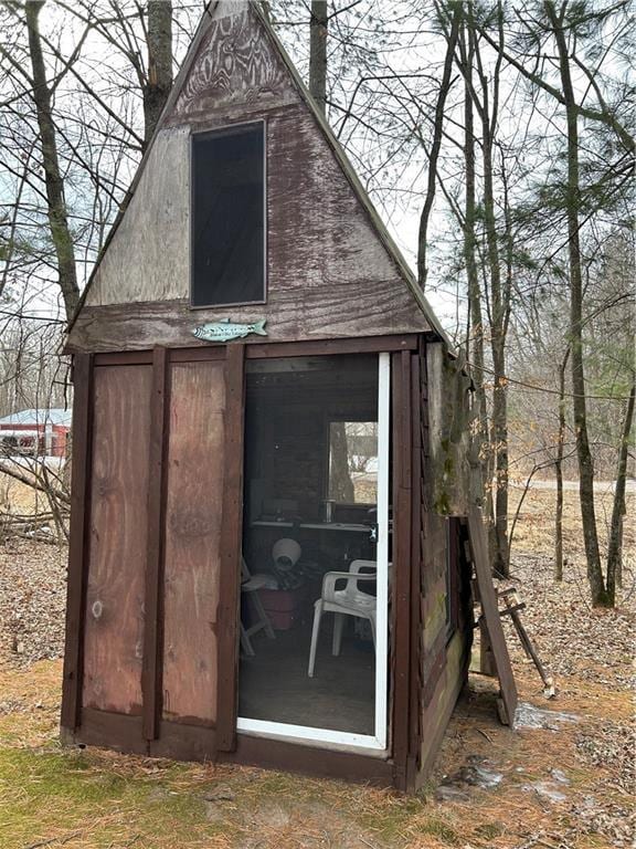 view of outbuilding with an outbuilding