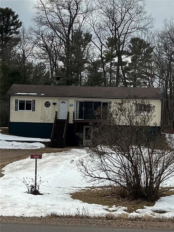 view of front of property