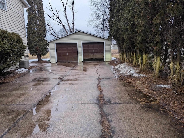 view of detached garage