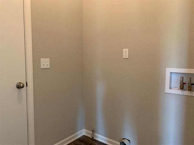 laundry area with washer hookup, laundry area, and baseboards