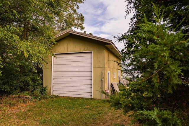 view of detached garage