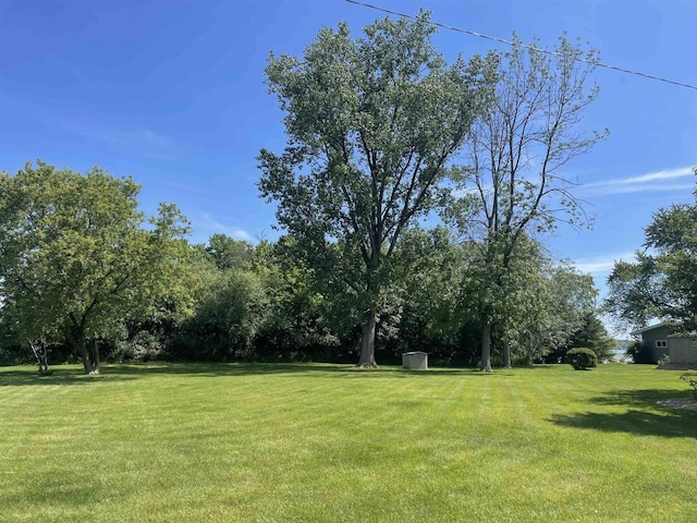 Listing photo 2 for 1821 Butte Des Morts Beach Rd, Neenah WI 54956