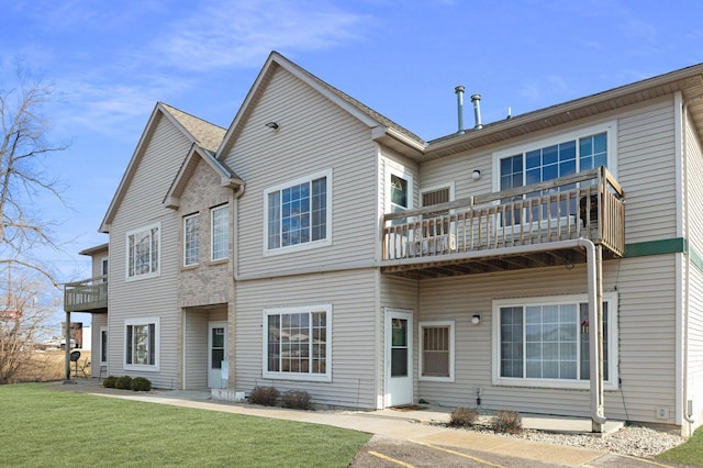 rear view of house featuring a yard