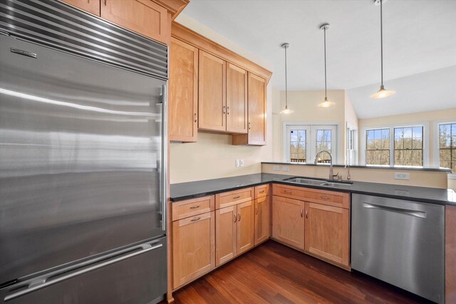 N37W22910 Wyndemere Dr, Pewaukee, WI 53072 - kitchen with stainless steel appliances, dark wood-type flooring, a peninsula, a sink, and dark countertops