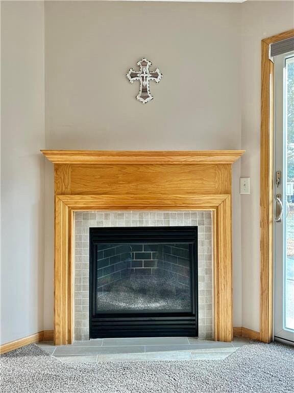 room details with carpet, a fireplace, and baseboards