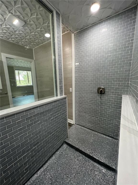 bathroom featuring speckled floor