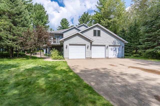 view of front of house featuring a garage, a front lawn, and concrete driveway