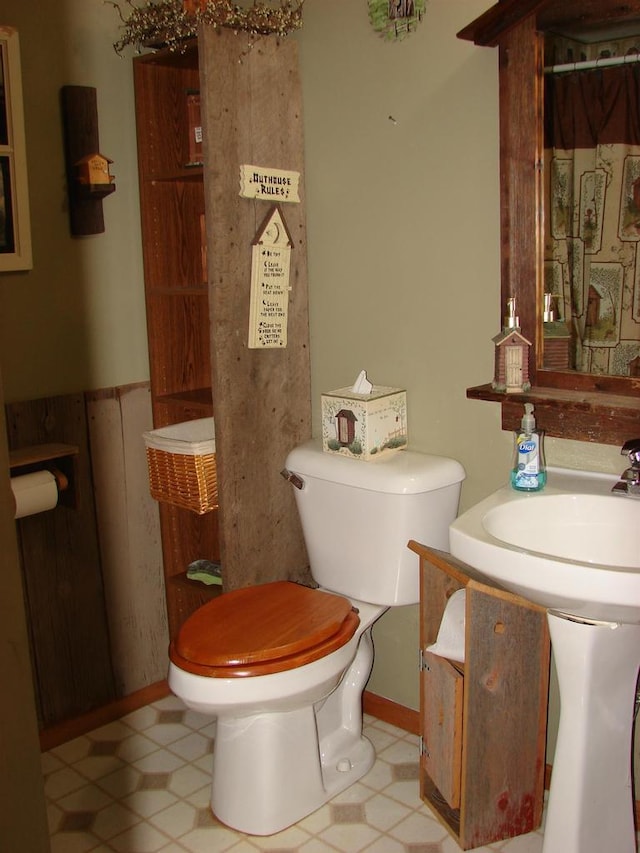 bathroom featuring toilet