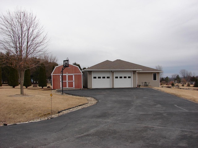 garage featuring aphalt driveway