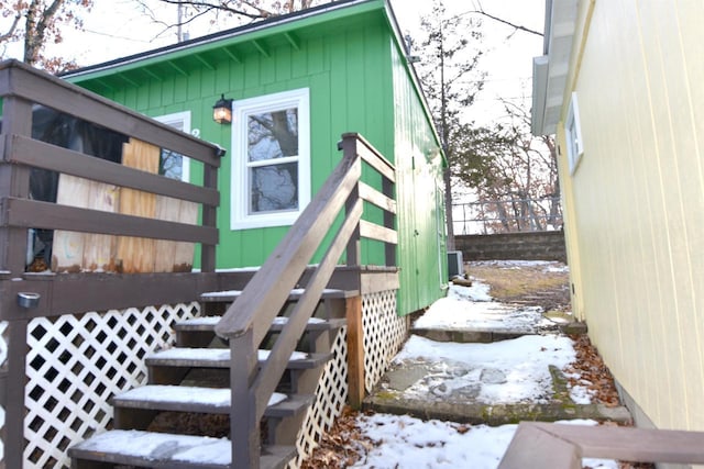 exterior space featuring fence