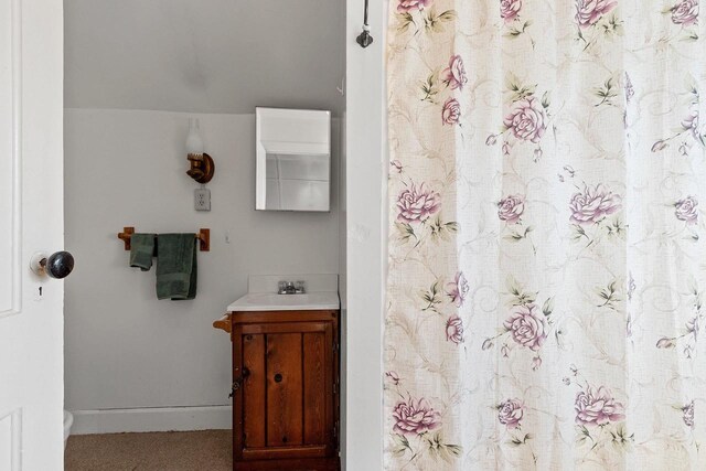 full bath featuring a shower with shower curtain and vanity