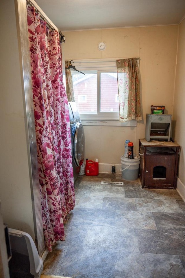 clothes washing area featuring laundry area and baseboards