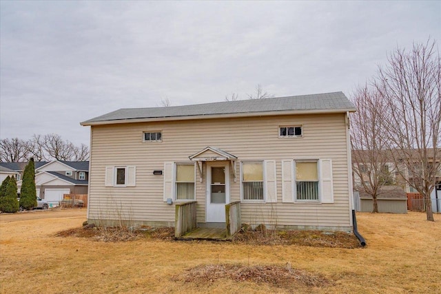 view of front of property with a front yard