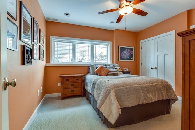 bedroom with baseboards, a ceiling fan, visible vents, and light colored carpet