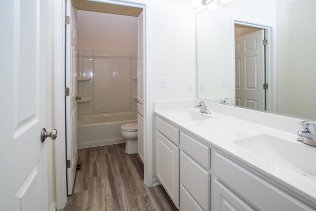 412 Kensington Ct Unit Lt142Grant, Williams Bay, WI 53191 - full bath with double vanity, a sink, toilet, and wood finished floors