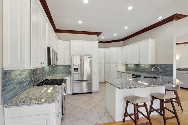 4707 Plainfield Ct, Middleton, WI 53562 - kitchen featuring crown molding, tasteful backsplash, a peninsula, a sink, and high quality appliances