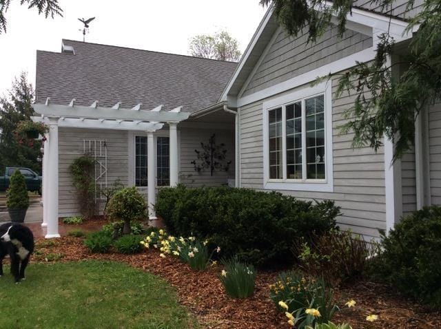 view of front facade with a pergola