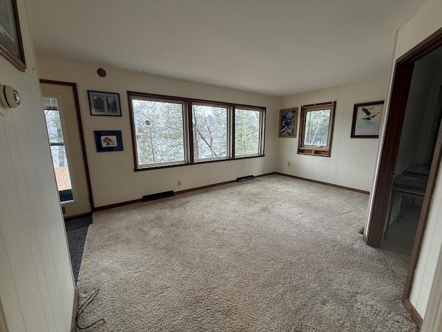 empty room featuring carpet flooring and baseboards