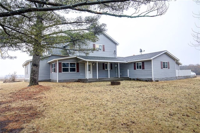 view of front of property featuring a porch and a front lawn