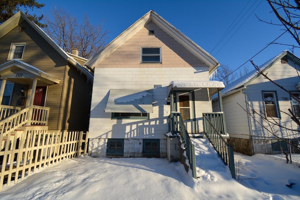 1516 S Union St, Milwaukee, WI 53204 - view of front of house featuring fence