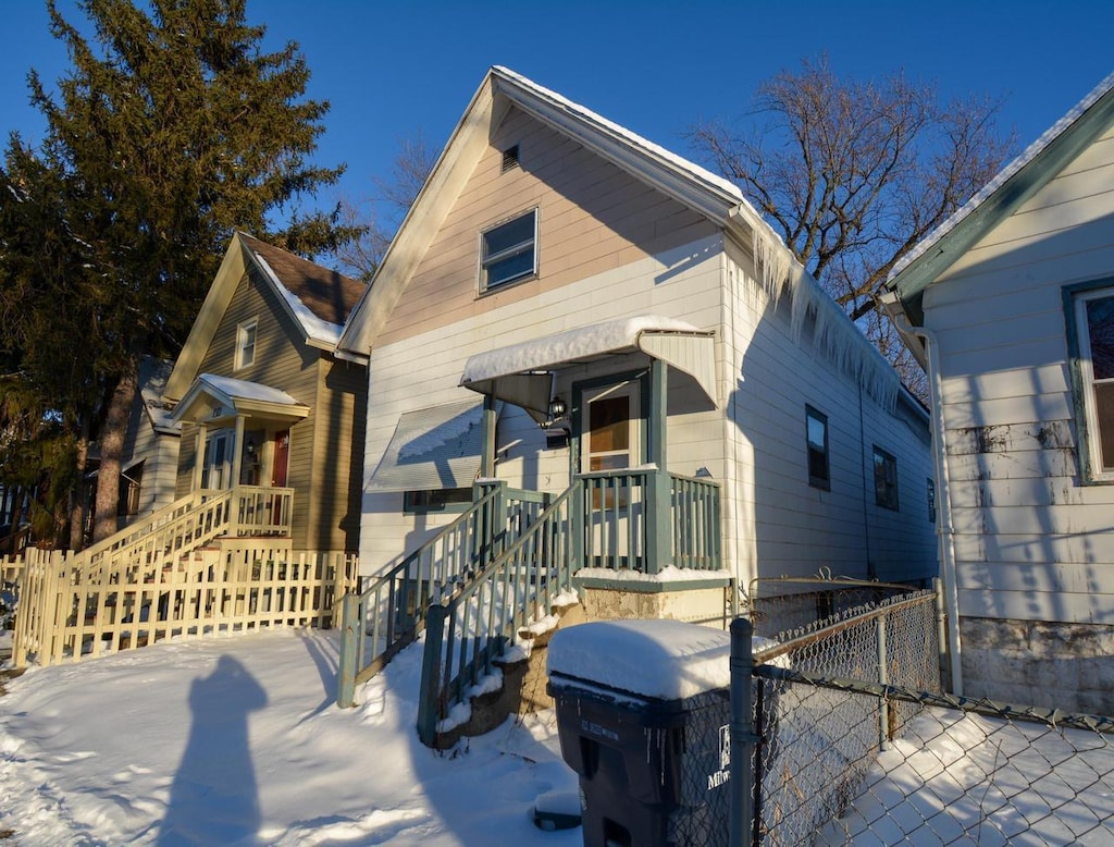 1516 S Union St, Milwaukee, WI 53204 - view of front of property with a gate and fence