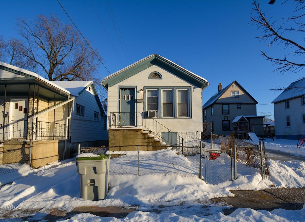 view of front facade featuring a fenced front yard and a gate