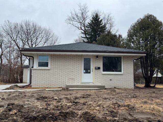 view of front facade with brick siding