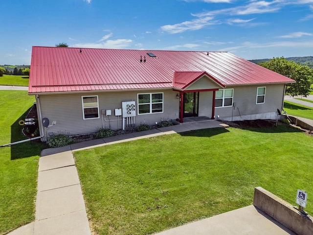 517 Darcy Dr, Hillsboro, WI 54634 - view of front facade featuring metal roof and a front lawn