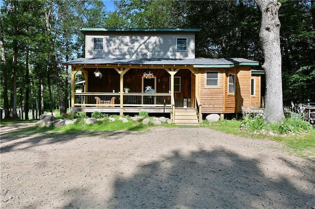 view of front of home with driveway and covered porch