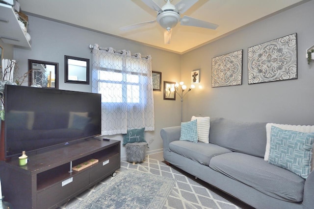 living room with ceiling fan and baseboards