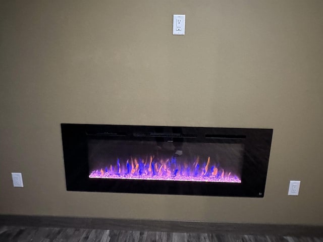 room details featuring a fire pit