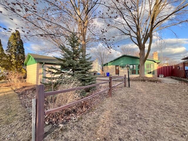 view of yard featuring an outbuilding and fence