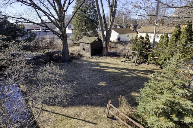 view of yard featuring a shed and an outdoor structure