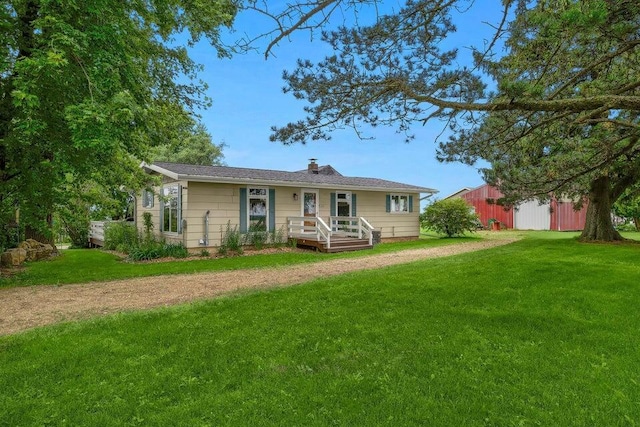 view of front of home featuring dirt driveway, a chimney, and a front yard