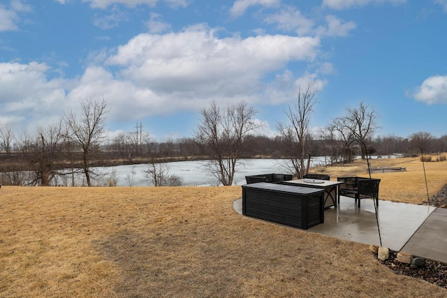 view of yard featuring a water view