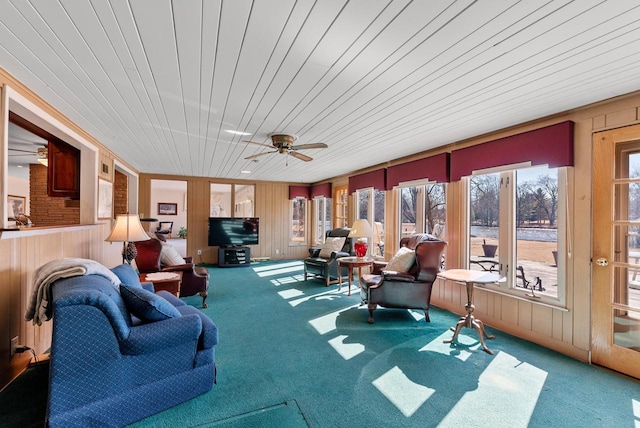 sunroom featuring ceiling fan