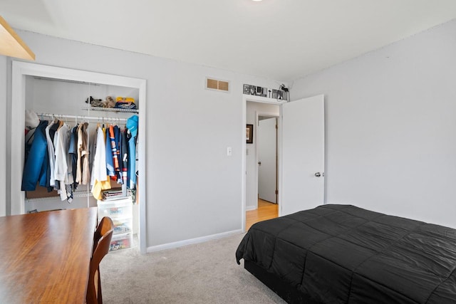 bedroom featuring visible vents, baseboards, a closet, and carpet flooring