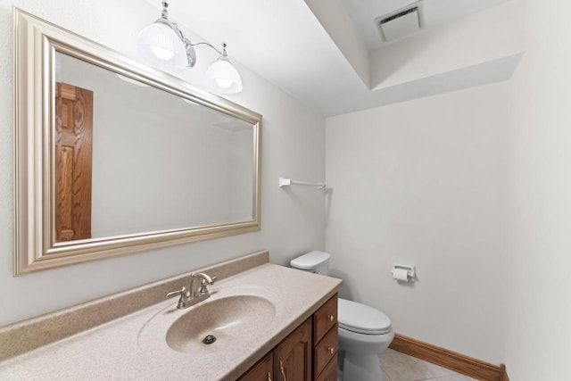 bathroom with visible vents, toilet, vanity, and baseboards