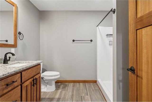 497 Westwood Dr, River Falls, WI 54022 - bathroom featuring toilet, a shower with curtain, wood finished floors, and vanity