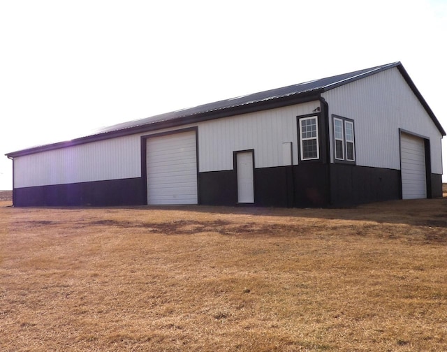 view of detached garage