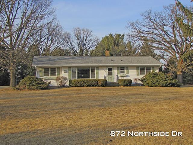 872 Northside Dr, Platteville, WI 53818 - ranch-style house with a chimney and a front lawn