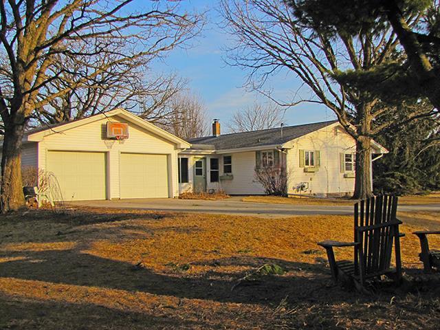 872 Northside Dr, Platteville, WI 53818 - single story home featuring a garage, driveway, and a chimney