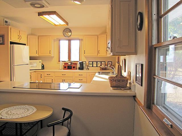 872 Northside Dr, Platteville, WI 53818 - kitchen with white appliances, light countertops, a sink, and visible vents