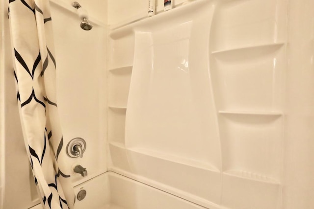 full bathroom featuring a shower with shower curtain