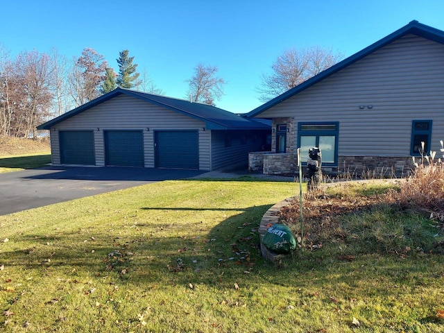 view of front facade with a garage and a front lawn