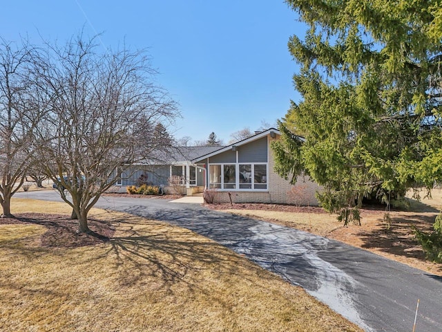 view of front of home with aphalt driveway and brick siding